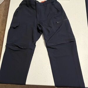 NWOT Durable Men’s Cargo Pants - Medium (32-34)